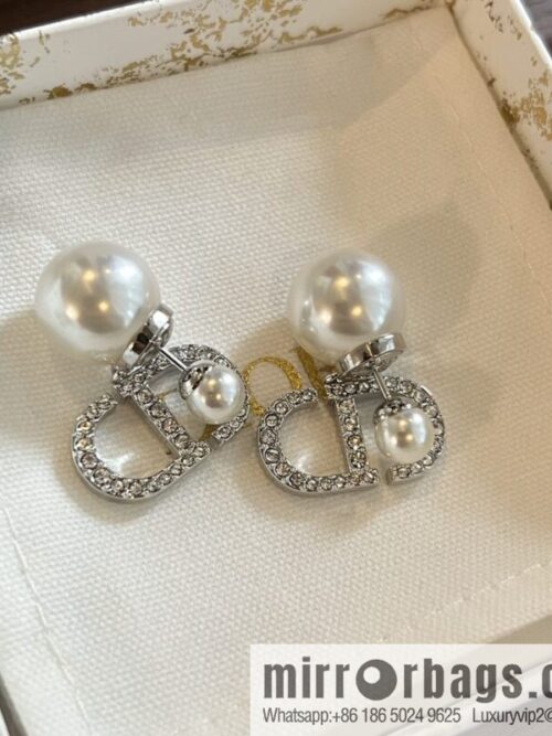 ☑️Dior silver pearl CD stud earrings