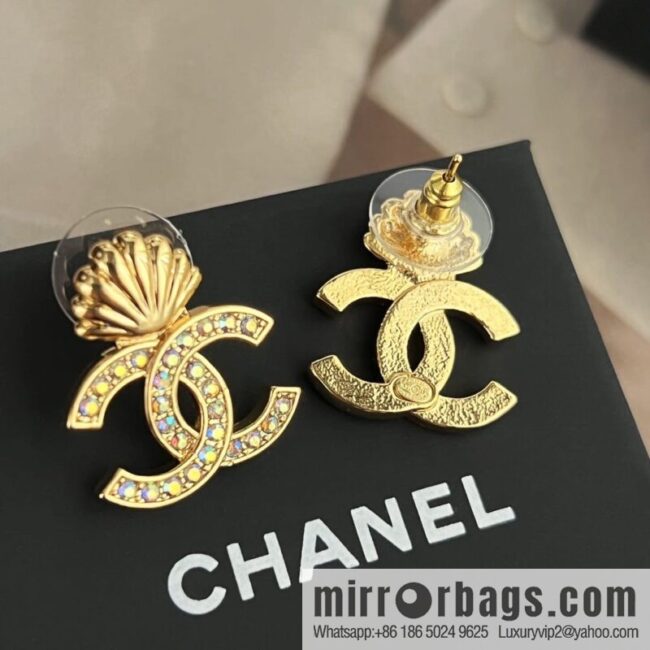New ☑️ Chanel c1 double c gold shell stud earrings