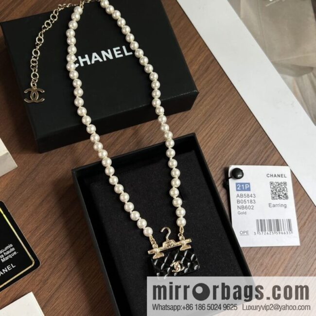 New ☑️ Chanel pearl hanger bag necklace