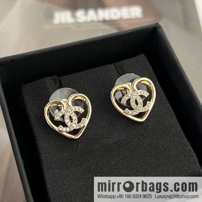 New ☑️ Chanel double c gold peach heart love stud earrings
