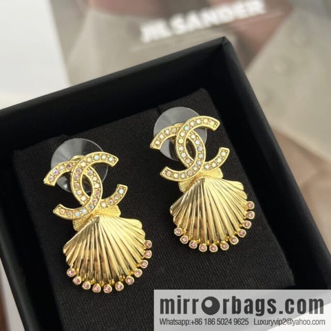 wsxc1670501767574_0-800x800y5wrnxxei1n202098_20250709053133.jpg New βοΈ Chanel double c gold shell π stud earrings