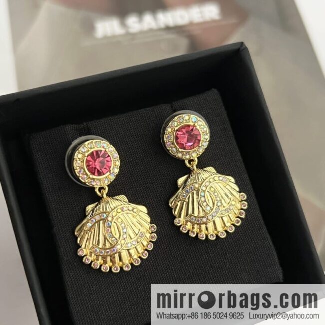 New ☑️ Chanel c2 double c gold shell 🐚 pink diamond stud earrings