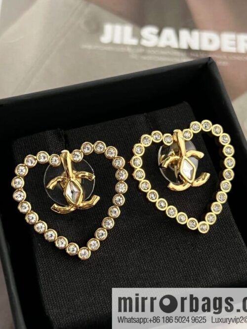 wsxc1670501784223_0-800x800cwzp4o3cywr202078_20250709053057.jpg New ☑️ Chanel double c peach heart love stud earrings