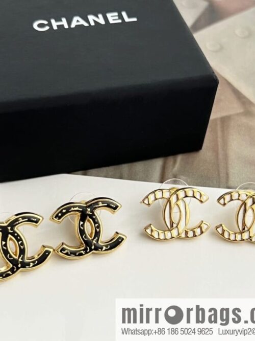 wsxc1670501786478_6-800x800x1lrggdlbuj202065_20250709053035.jpg New ☑️ Chanel c1 double c white wavy black gold edge stud earrings