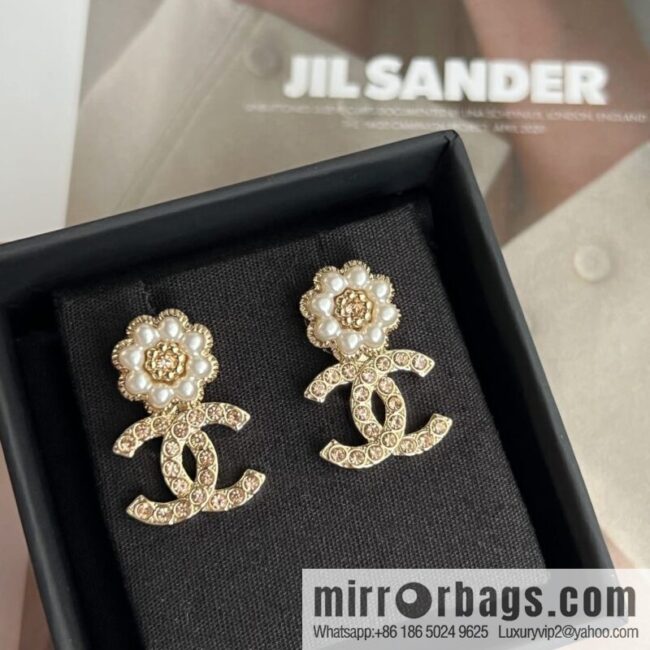 New ☑️ Chanel c2 double c pink diamond flower stud earrings