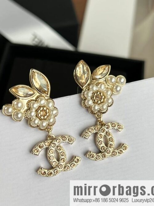 New ☑️ Chanel c2 double c pink diamond flower stud earrings