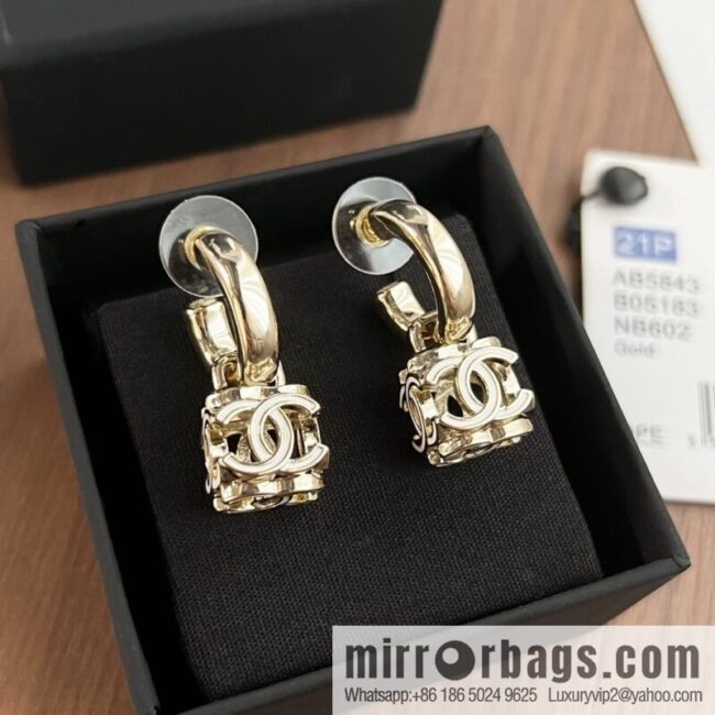 New ☑️ Chanel c2 double c square stud earrings
