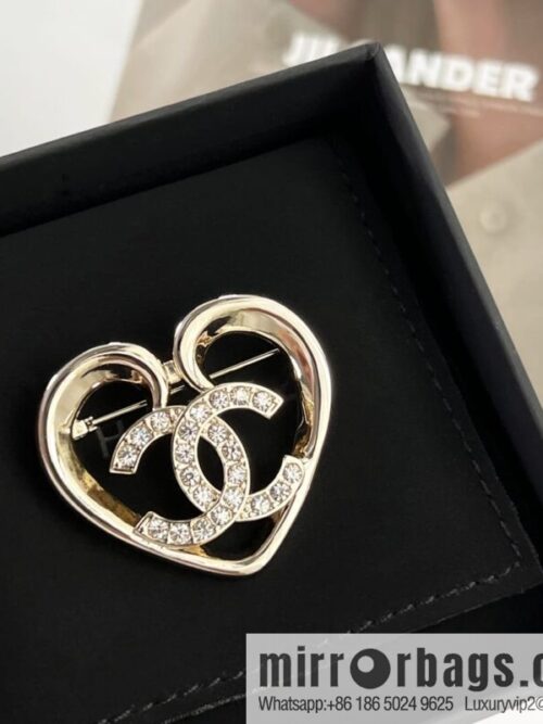 New ☑️ Chanel double c gold peach heart love brooch