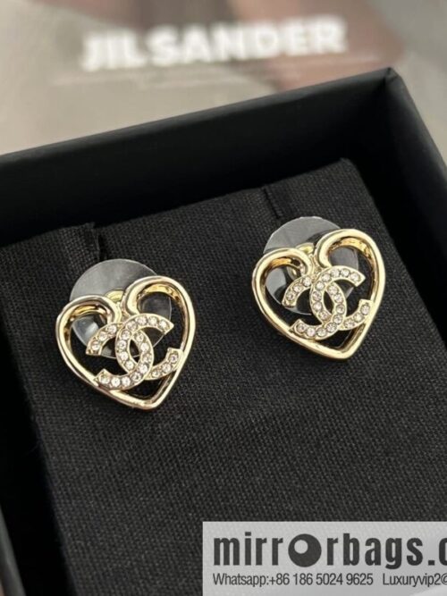 New ☑️ Chanel double c gold peach heart love stud earrings