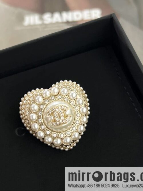 New ☑️ Chanel double c peach heart love pearl brooch