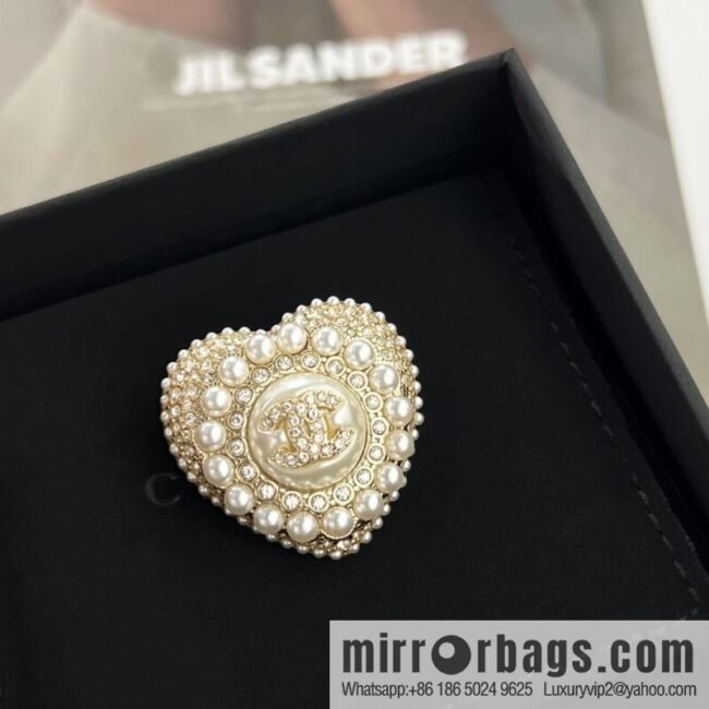 New ☑️ Chanel double c peach heart love pearl brooch