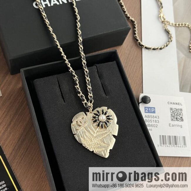 New ☑️ Chanel double c black leather rope peach heart love necklace