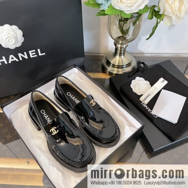 Chanel small fragrance double logo buckle patent leather loafers