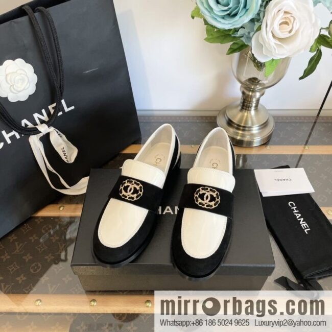 Chanel | Xiaoxiang badge rhinestone loafers