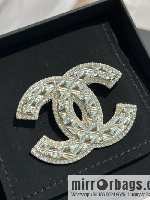 wsxc1672231046174_0-800x800y0uz5ogszqn201543_20250709051456.jpg New ☑️ Chanel double c diamond brooch