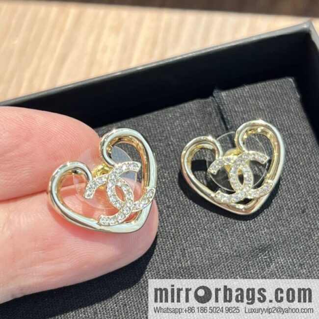 wsxc1672231055384_3-800x800rmjo5tfelig201503_20250709051340.jpg New ☑️ Chanel c1 double c cut-out peach heart love stud earrings