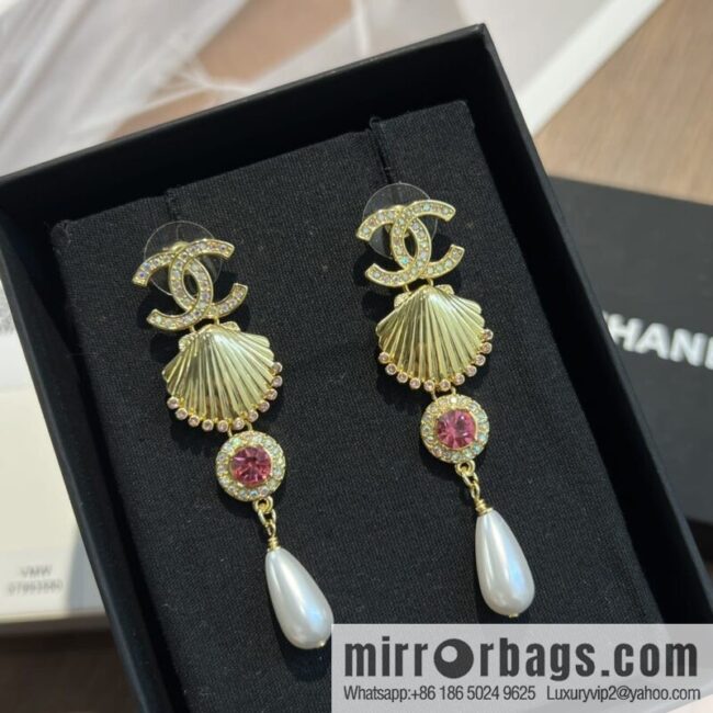 New ☑️ Chanel c4 double c gold shell 🐚 stud earrings