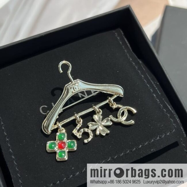 New ☑️ Chanel double c hanger fringed brooch