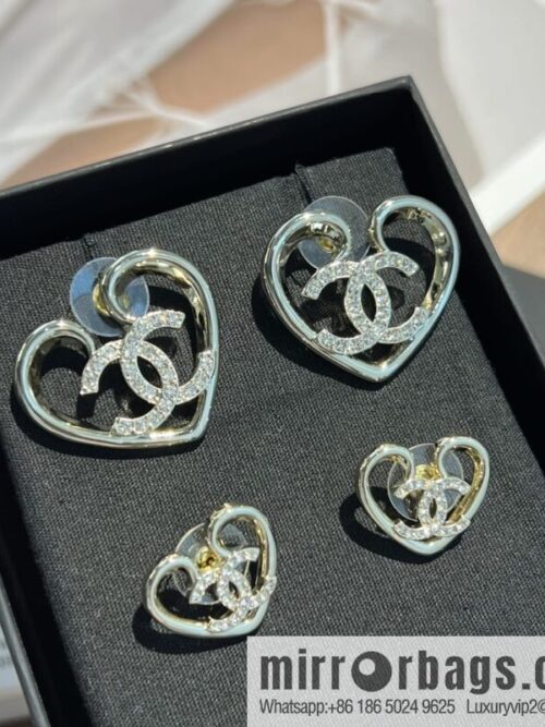 wsxc1672405367574_0-800x800bp40wom45nb198613_20250709035758.jpg New ☑️ Chanel c1 double c cut-out peach heart love stud earrings