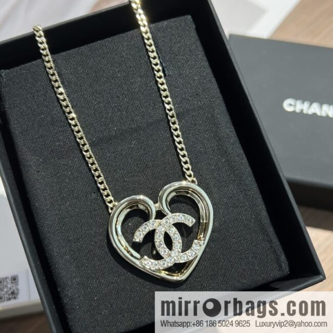 New ☑️ Chanel double c cut-out peach heart love necklace