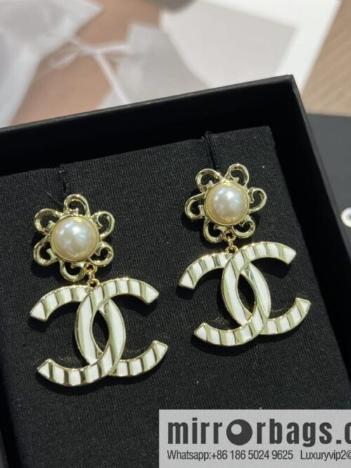 wsxc1672405376828_0-800x800fjnoks5t3nw198546_20250709035550.jpg New ☑️ Chanel c2 double c wavy stud earrings