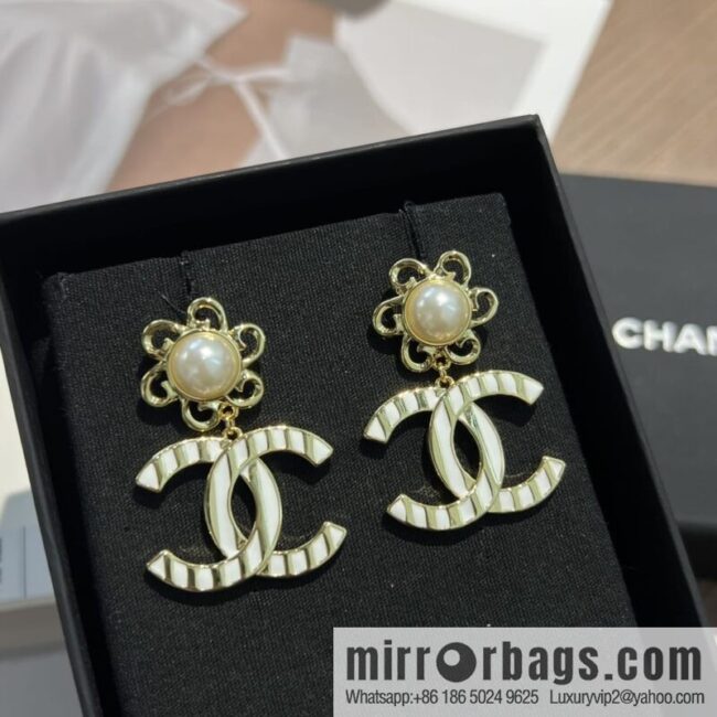New ☑️ Chanel c2 double c wavy stud earrings