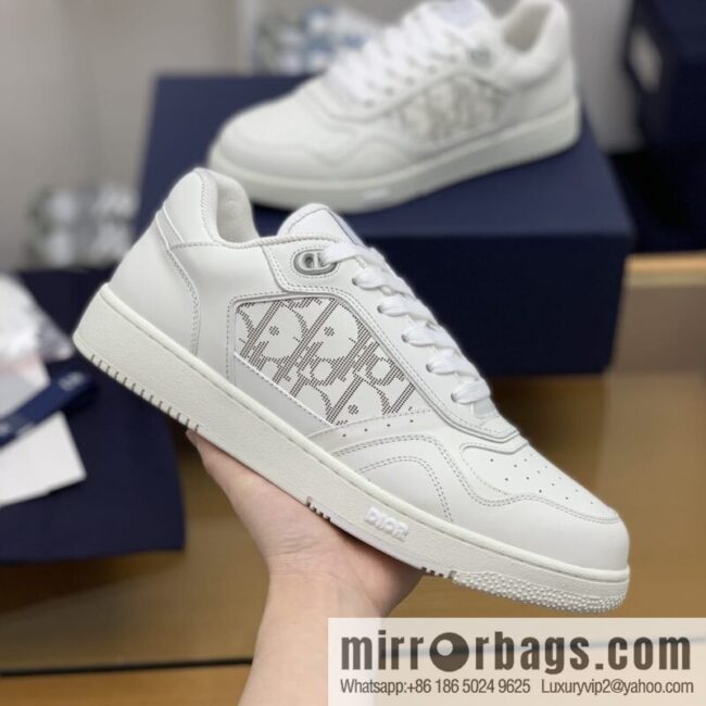 Dior uses black smooth cow leather (fabric) carefully made men\'s low-top sneakers