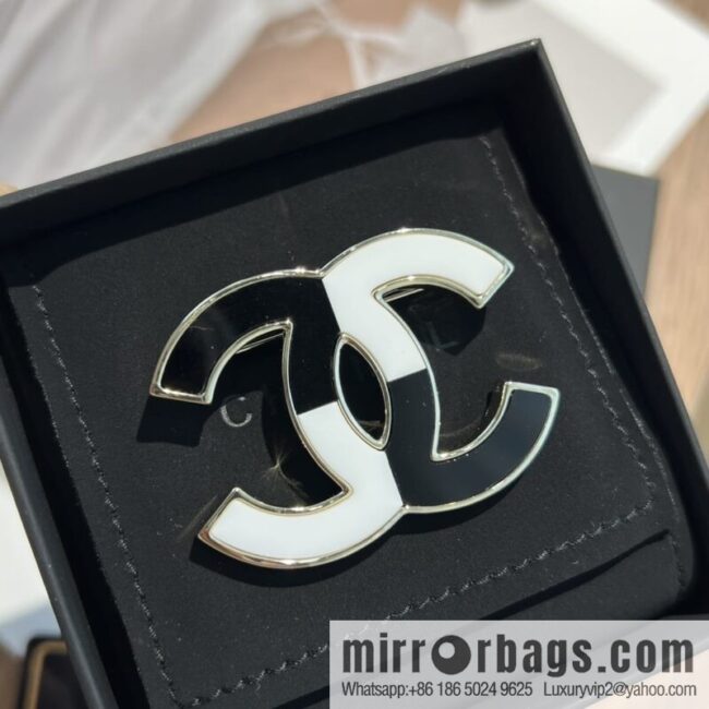 New ☑️ Chanel double c black and white brooch