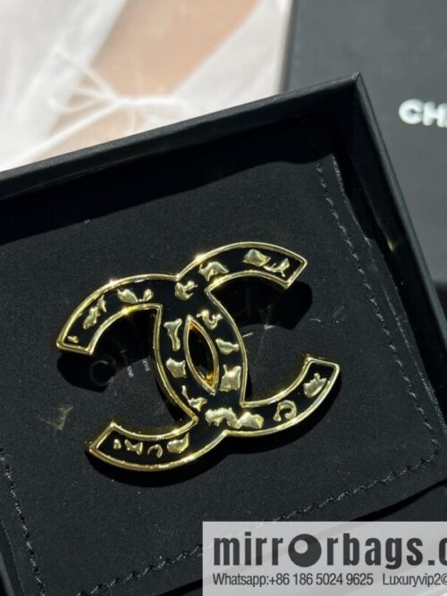 wsxc1672750120095_0-800x800gaf42xl0fvh198419_20250709035144.jpg New ☑️ Chanel double c glazed enamel black brooch