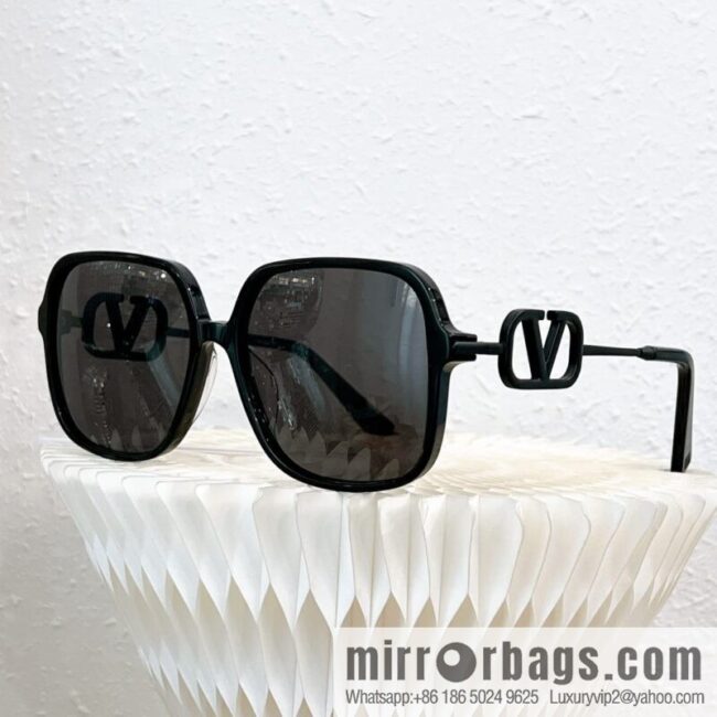 Valentino Square Women\'s Sunglasses