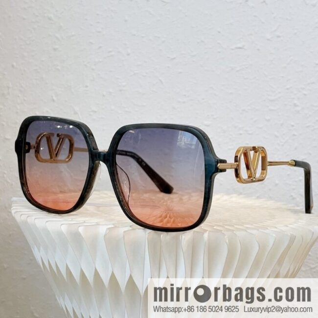 Valentino Square Women\'s Sunglasses