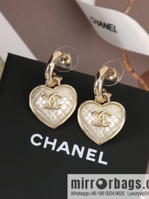 wsxc1673009979897_0-800x800vi2qx5o4q0o198343_20250709034915.jpg New ☑️ Chanel c2 double c rhombus peach heart love stud earrings