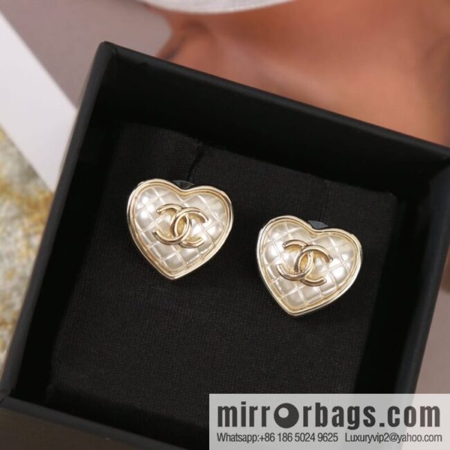 New ☑️ Chanel c1 double c rhombus peach heart love stud earrings