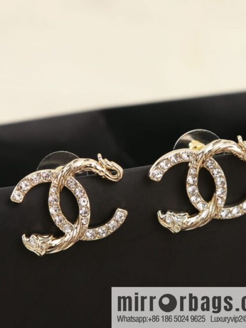 wsxc1673009985065_4-800x800liibg33gjql198310_20250709034815.jpg New ☑️ Chanel c1 double c fish pattern tail stud earrings