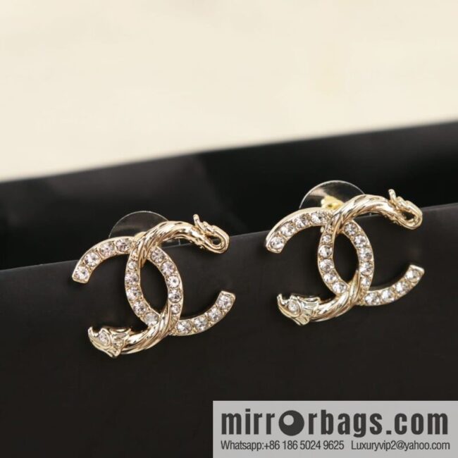 New ☑️ Chanel c1 double c fish pattern tail stud earrings