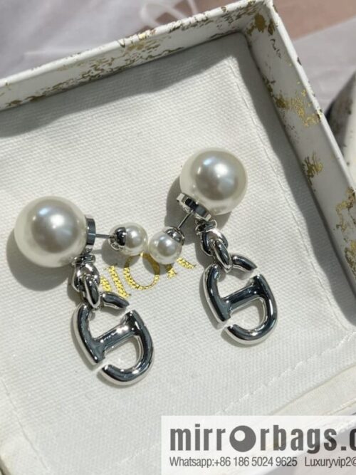 wsxc1673009991878_0-800x800cxkdzxrumdb198278_20250709034715.jpg New ☑️ Dior size pearl silver CD stud earrings