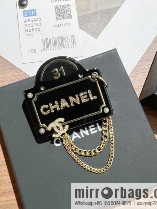 wsxc1673091250179_3-800x800tjx2vhunztr198193_20250709034439.jpg New ☑️ Chanel black brooch chain strap shopping bag brooch