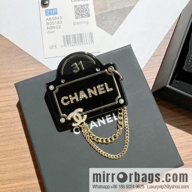 New ☑️ Chanel black brooch chain strap shopping bag brooch