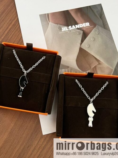 wsxc1673180001568_2-800x8004juxzm1e1lu198143_20250709034309.jpg Hermès Cavalier horse head, chess necklace