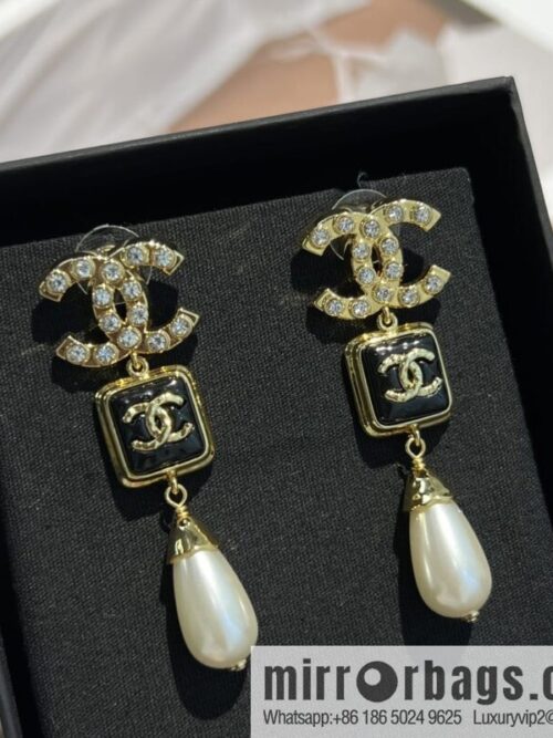 wsxc1673266003506_3-800x800qndubjjf1cd198022_20250709033941.jpg New ☑️ Chanel c3 double c full diamond square pearl stud earrings