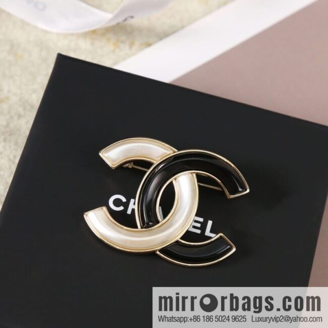 New ☑️ Chanel double c black and white brooch