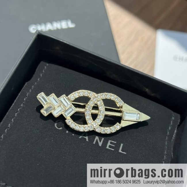 New ☑️ Chanel double c arrow brooch