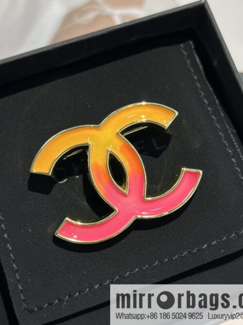 wsxc1675336335200_0-800x80015gzsis5rsl197794_20250709033219.jpg New ☑️ Chanel double c gradual change pink brooch