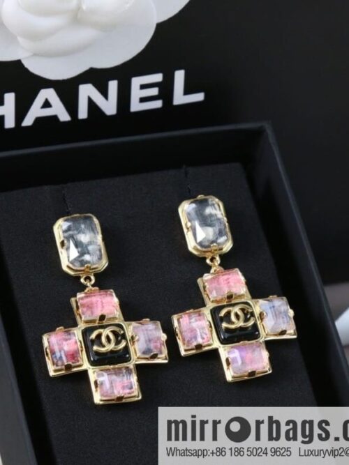 wsxc1675422663069_0-800x800xfafjzd0but197728_20250709033016.jpg New ☑️ Chanel c2 double c pink diamond cross earrings