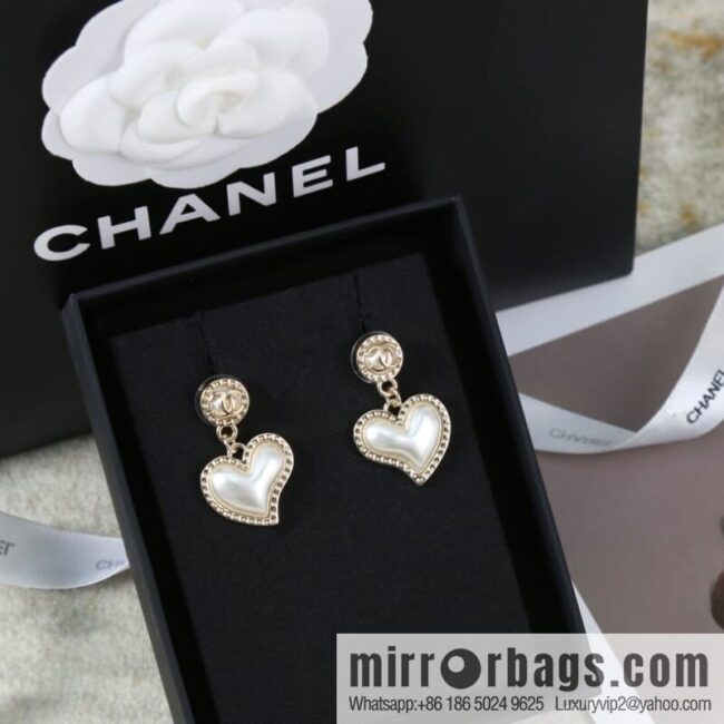 New ☑️ Chanel c2 double c peach heart love stud earrings