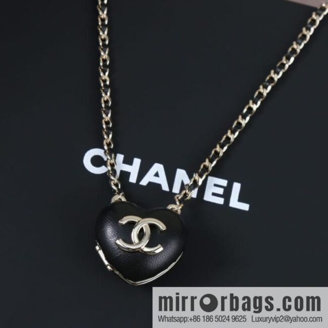 New ☑️ Chanel double c peach heart love mirror necklace