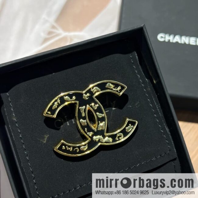 New ☑️ Chanel double c glazed enamel black brooch