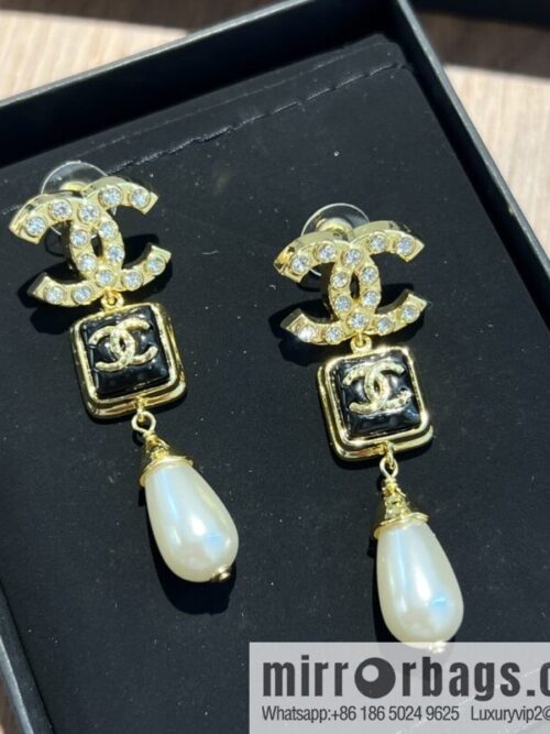 wsxc1675602134336_0-800x800mr425zfykf0194946_20250709020802.jpg New ☑️ Chanel c3 double c full diamond square pearl stud earrings