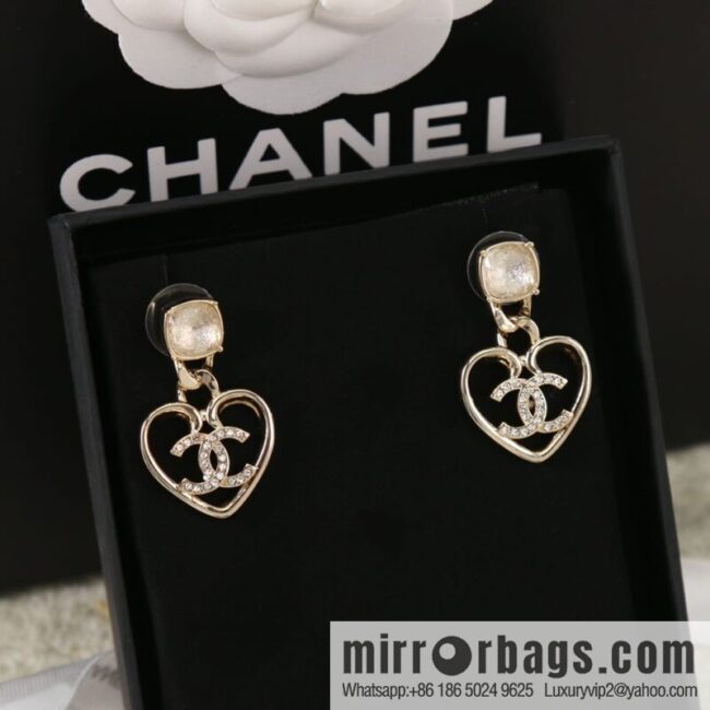 New ☑️ Chanel c2 peach heart love stud earrings