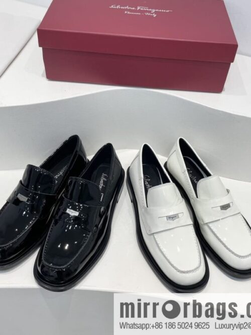 wsxc1675602214857_0-800x8000wllnkf1uyv35666_20250716041220.jpg SF ✔️ 2022Salvatore Ferragamo ✔️ New! Ferragamo Vintage coin loafers